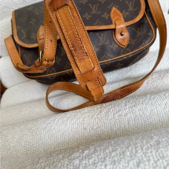 Louis Vuitton Gibeciere MM Monogram Crossbody Bag vintage - Picture 3 of 14
